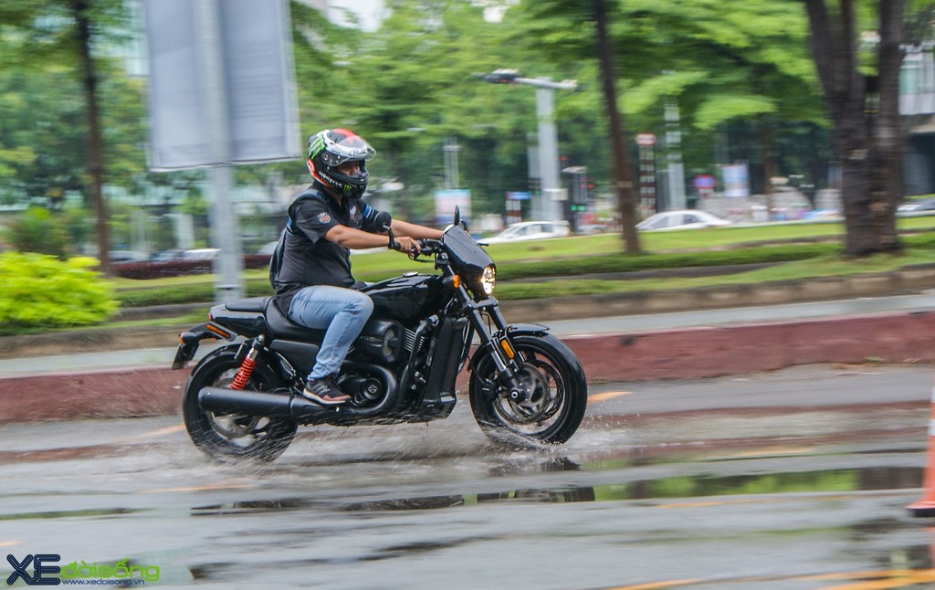 Harley-Davidson of Saigon tổ chức tập kỹ năng lái mô tô trong mưa ảnh 15