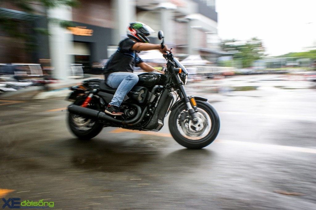 Harley-Davidson of Saigon tổ chức tập kỹ năng lái mô tô trong mưa ảnh 17