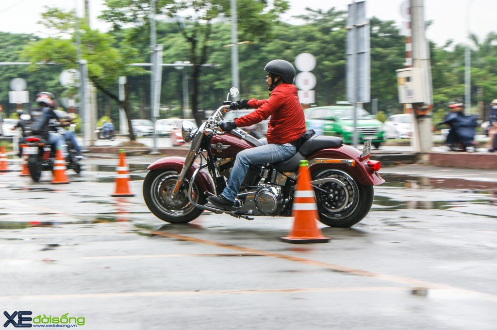 Harley-Davidson of Saigon tổ chức tập kỹ năng lái mô tô trong mưa ảnh 18