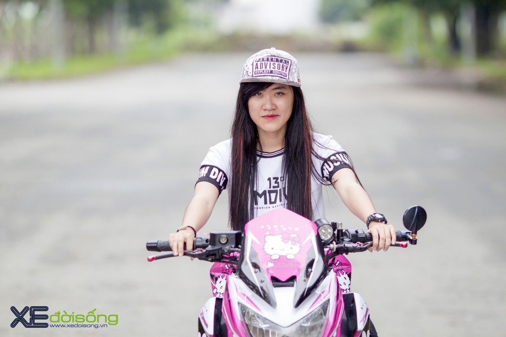 Nữ biker 9X Thanh Tú mê mô tô cùng Kawasaki Z800 Hello Kitty  ảnh 6