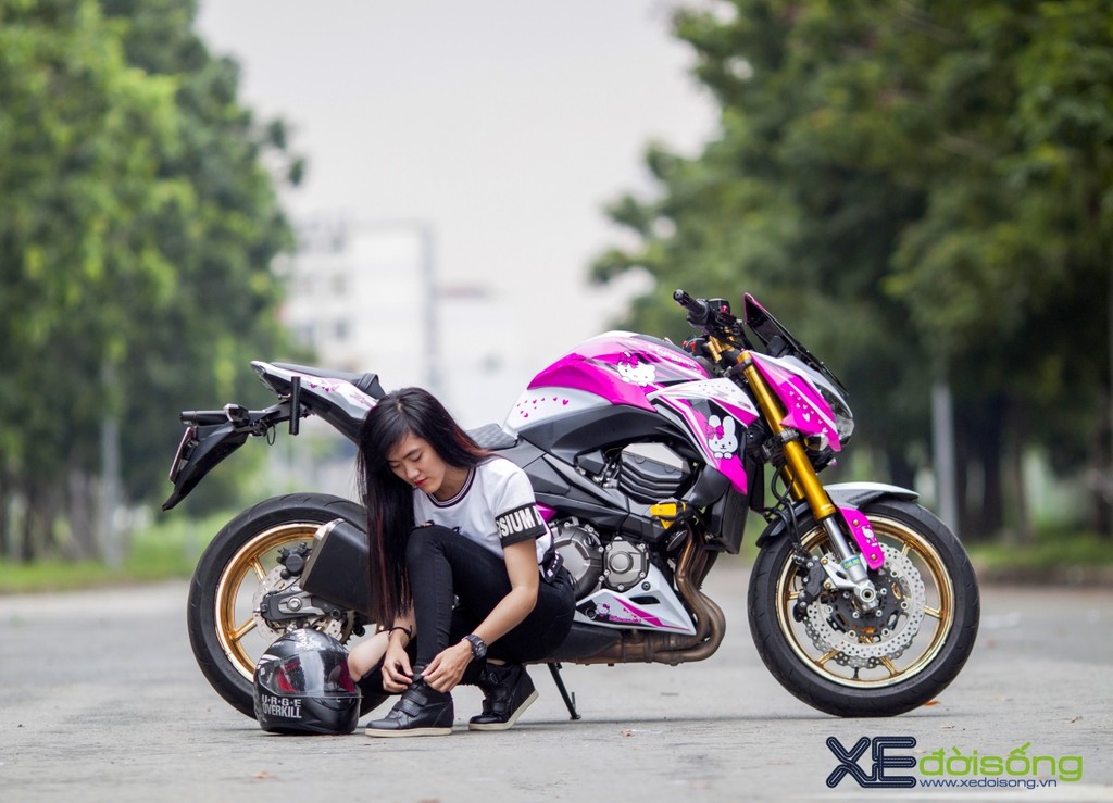 Nữ biker 9X Thanh Tú mê mô tô cùng Kawasaki Z800 Hello Kitty  ảnh 12