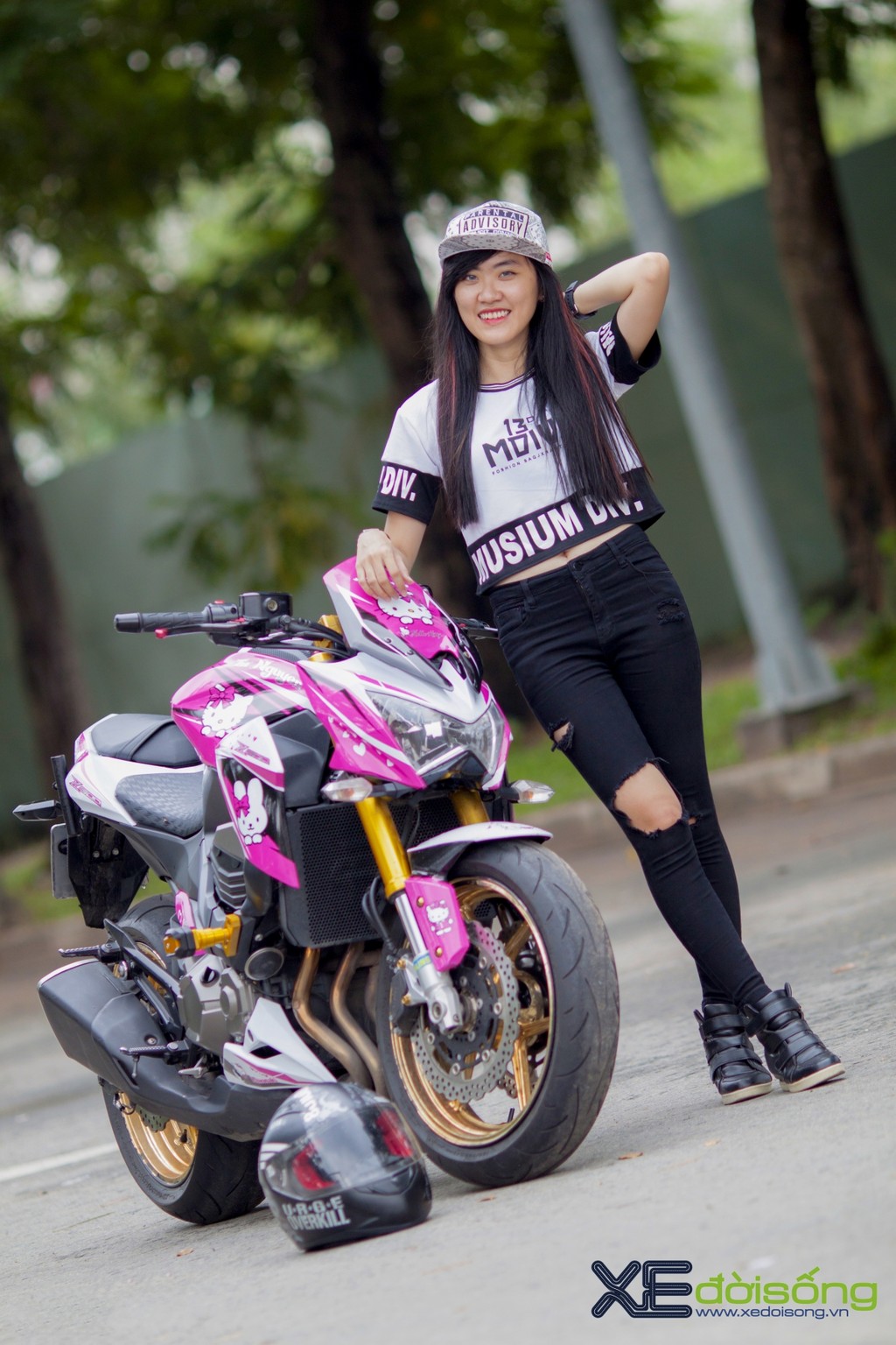Nữ biker 9X Thanh Tú mê mô tô cùng Kawasaki Z800 Hello Kitty  ảnh 3
