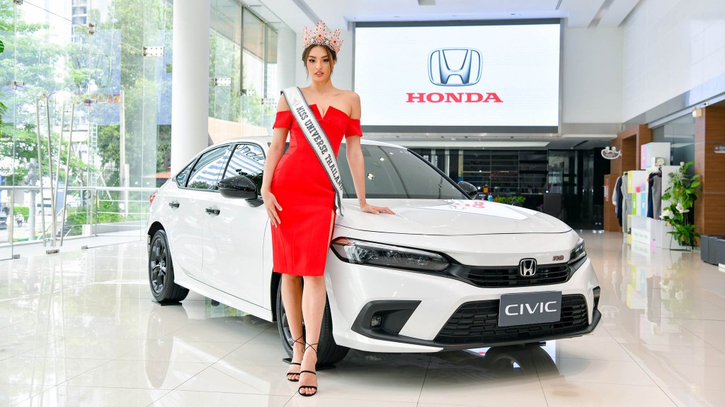 Hoa hậu Hoàn vũ Thái Lan 2021 được tặng xe Honda Civic RS thế hệ mới ảnh 1