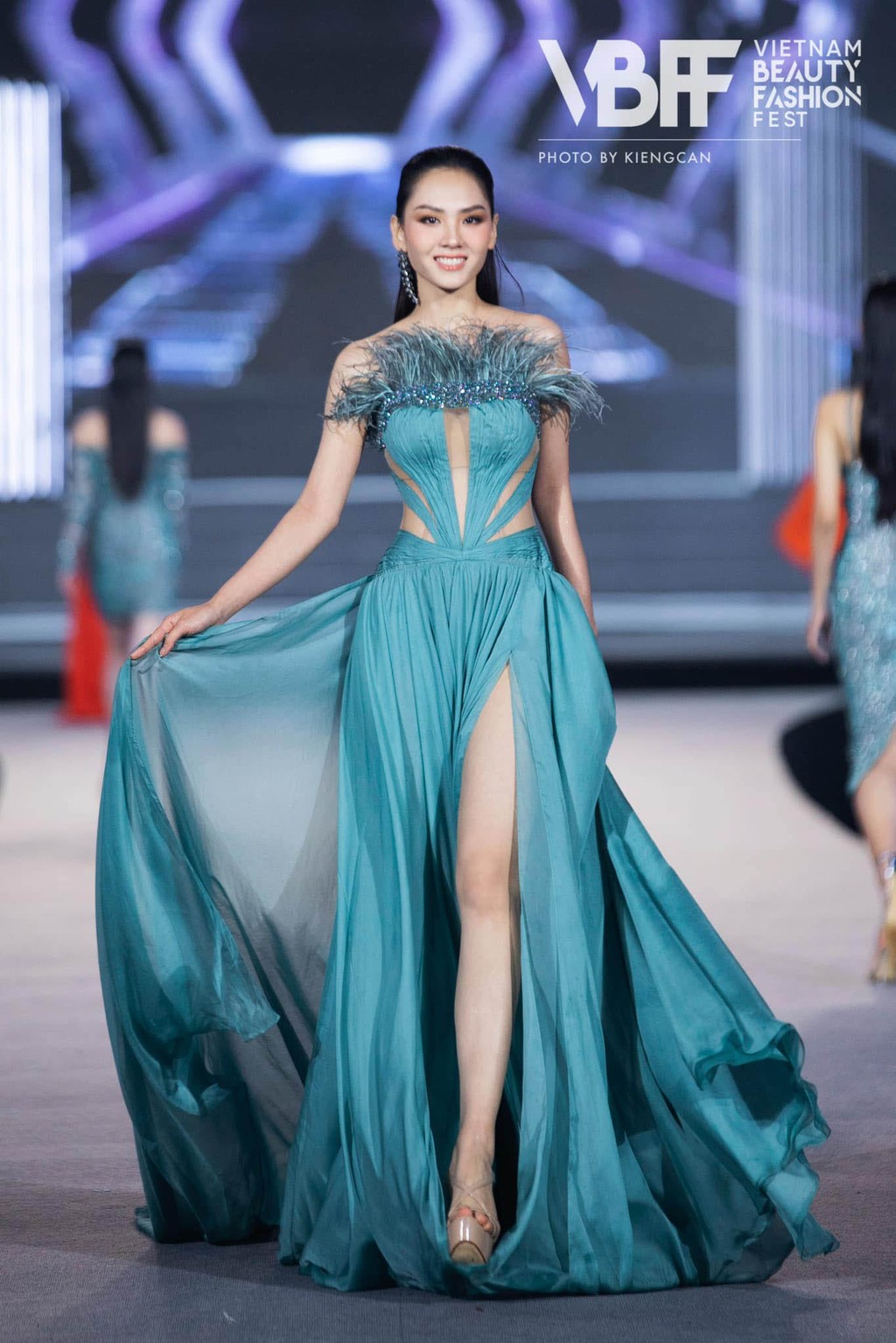 Tân Hoa Hậu Miss World Vietnam 2022 Huỳnh Nguyễn Mai Phương cưỡi xe Cub đi phượt để tạm gác lo âu ảnh 7