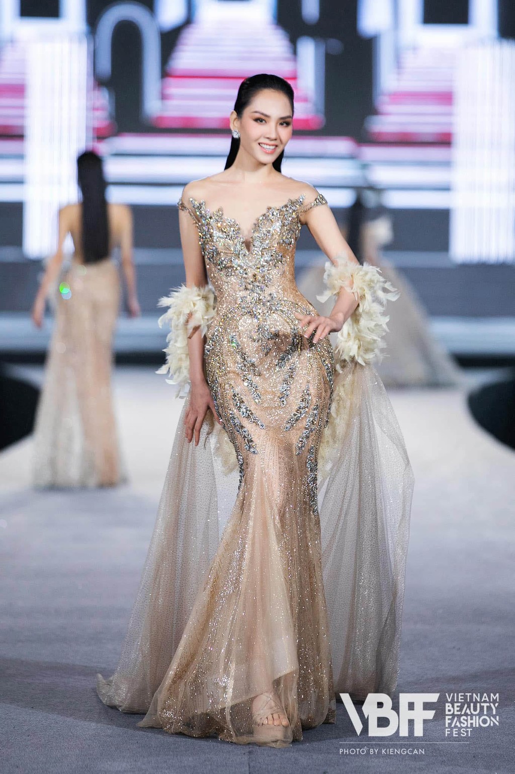 Tân Hoa Hậu Miss World Vietnam 2022 Huỳnh Nguyễn Mai Phương cưỡi xe Cub đi phượt để tạm gác lo âu ảnh 8