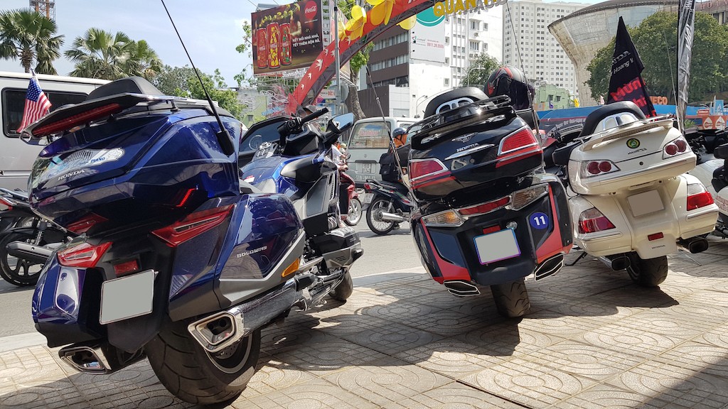 Loạt “sa-lông di động” tiền tỷ Gold Wing “xếp lốp” chào mừng showroom mô tô thứ 2 của Honda tại Việt Nam ảnh 11