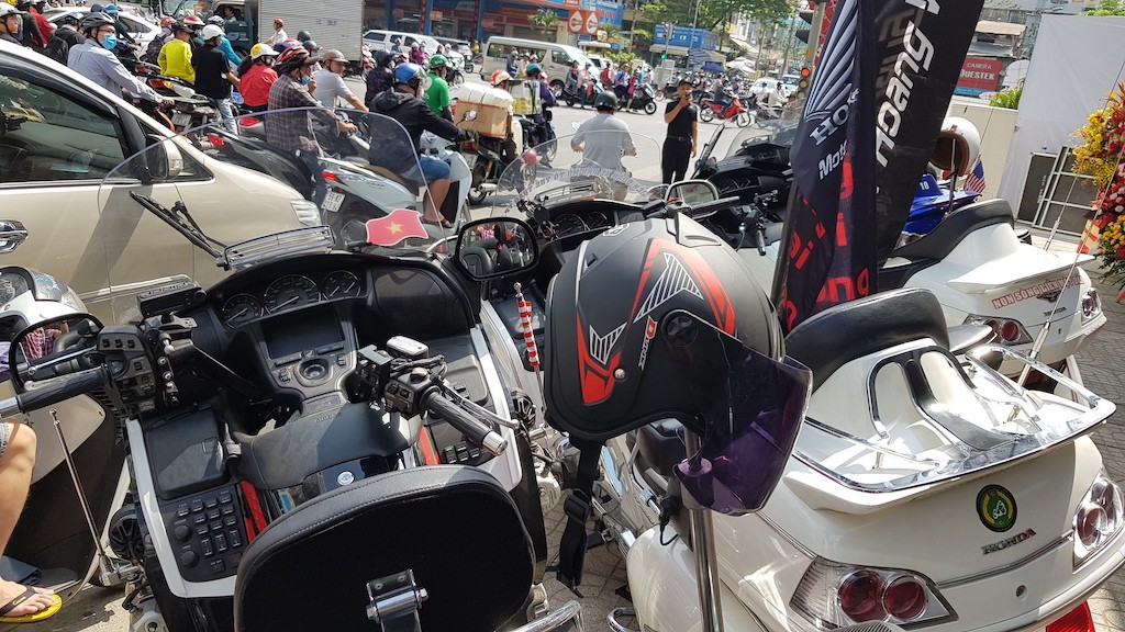 Loạt “sa-lông di động” tiền tỷ Gold Wing “xếp lốp” chào mừng showroom mô tô thứ 2 của Honda tại Việt Nam ảnh 15