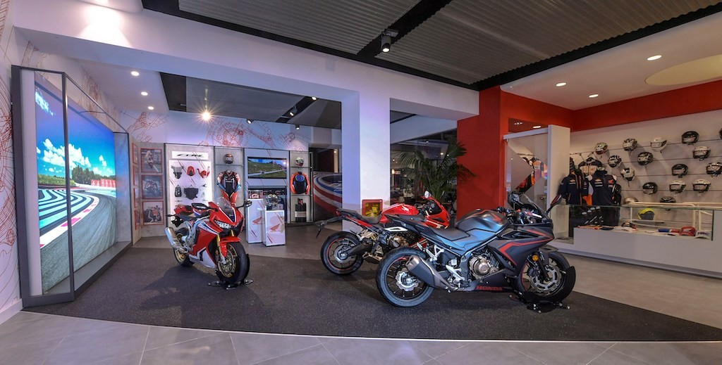 Thăm showroom mô tô Honda “xịn” nhất châu Âu: tương tự Honda BigBike ở Việt Nam nhưng khác ở điểm nhấn này ảnh 2