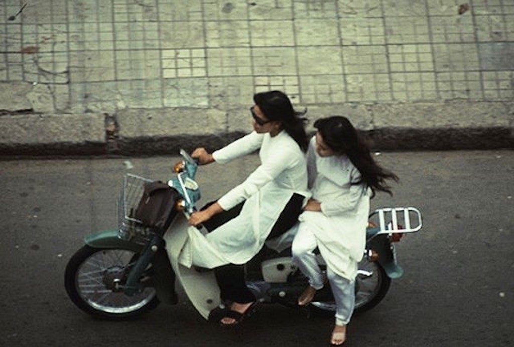 Chùm ảnh: Honda Super Cub “ngập tràn” đường phố Sài Gòn trước ngày Giải phóng miền Nam ảnh 3