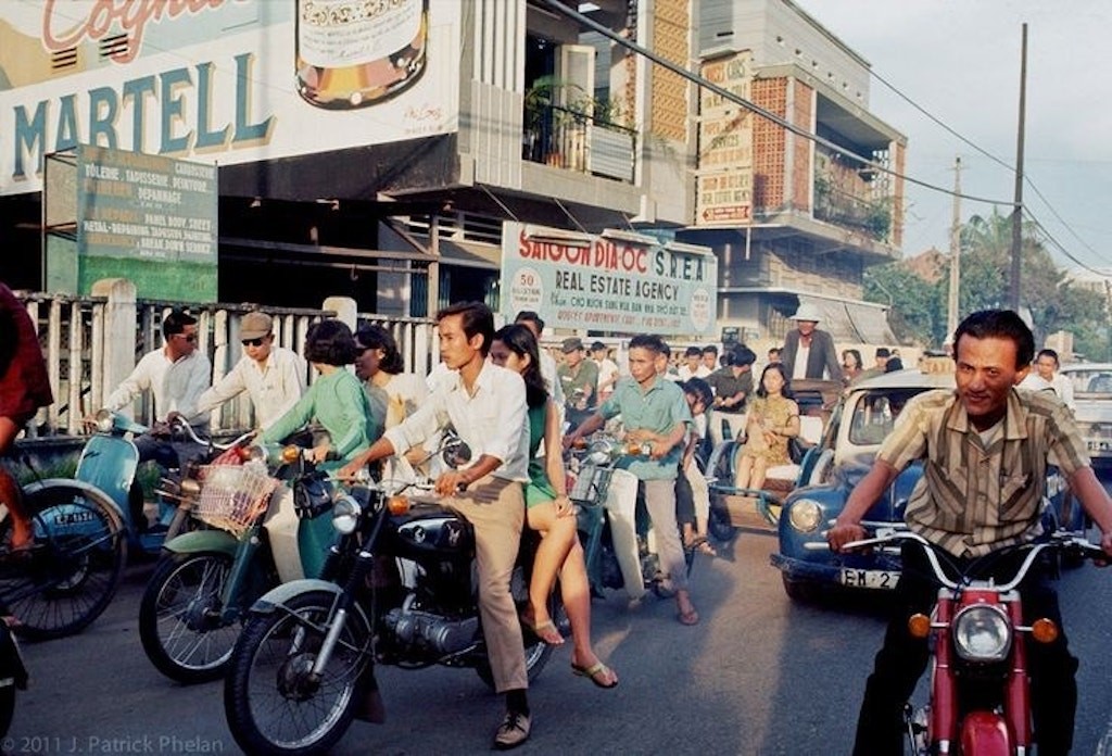 Chùm ảnh: Honda Super Cub “ngập tràn” đường phố Sài Gòn trước ngày Giải phóng miền Nam ảnh 6