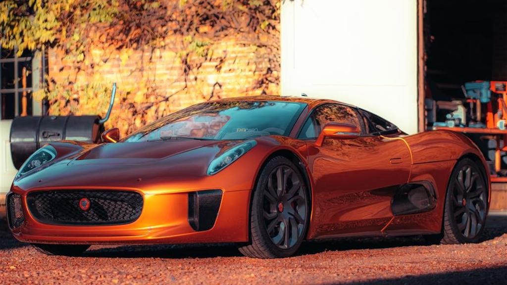 Diện kiến siêu xe Jaguar C-X75 của “boss cuối” trong phim James Bond Spectre, 27 tỷ mà nội thất chắp vá thua “xe cỏ“! ảnh 1