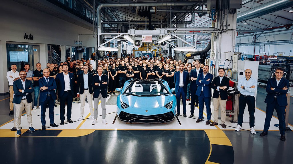 Chính thức kết thúc vòng đời siêu xe Lamborghini Aventador ảnh 1