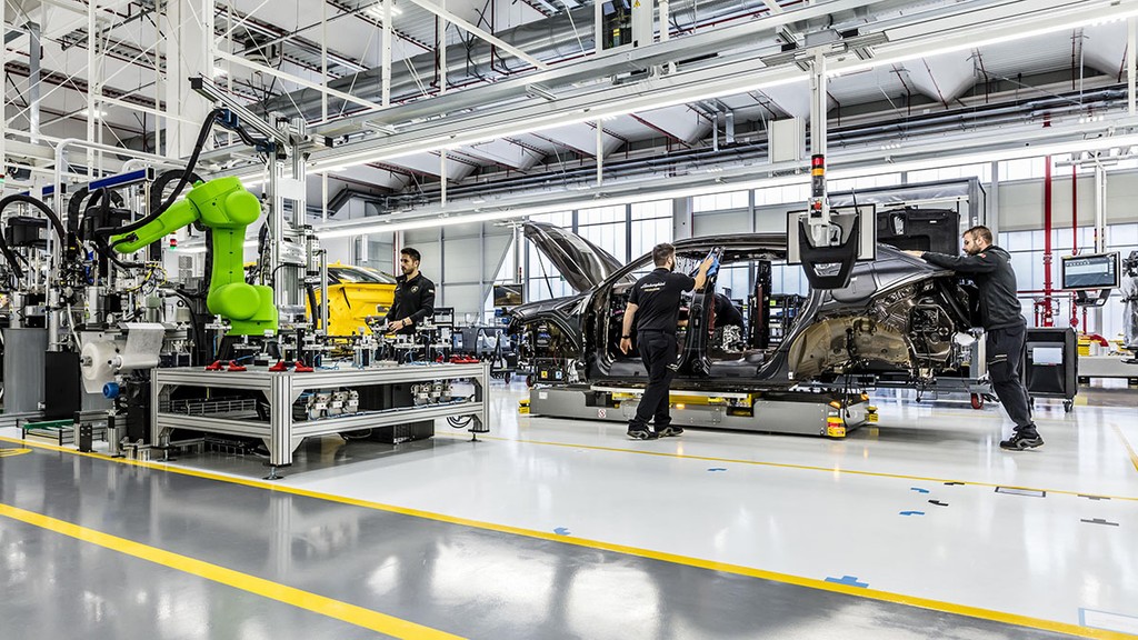 Kỷ niệm 4 năm ra mắt Lamborghini Urus: siêu SUV thành công nhất thế giới ảnh 5