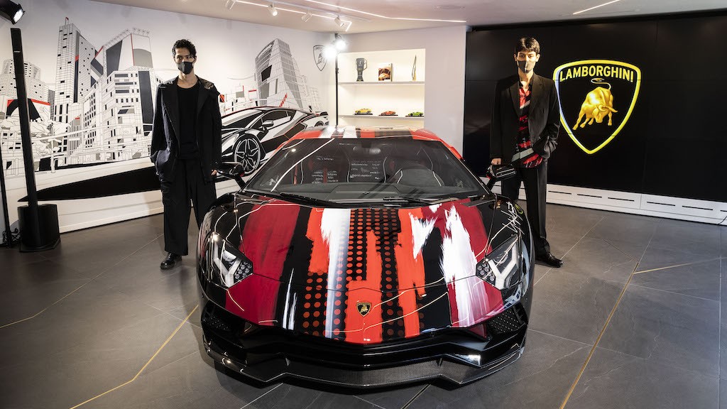 Lạc bước vào trung tâm Lamborghini tại khu ăn chơi số 1 Nhật Bản, tâm điểm là Aventador S bản “hàng thửa”  ảnh 2