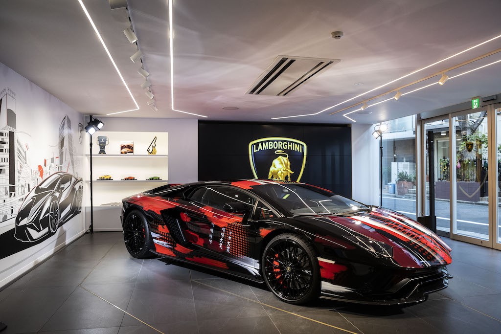 Lạc bước vào trung tâm Lamborghini tại khu ăn chơi số 1 Nhật Bản, tâm điểm là Aventador S bản “hàng thửa”  ảnh 3