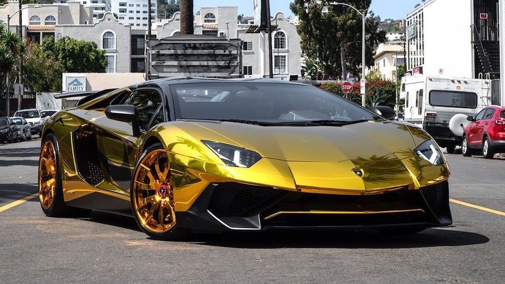 “Lóa mắt” với Lamborghini Aventador vàng chóe của ca sĩ Chris Brown ảnh 1