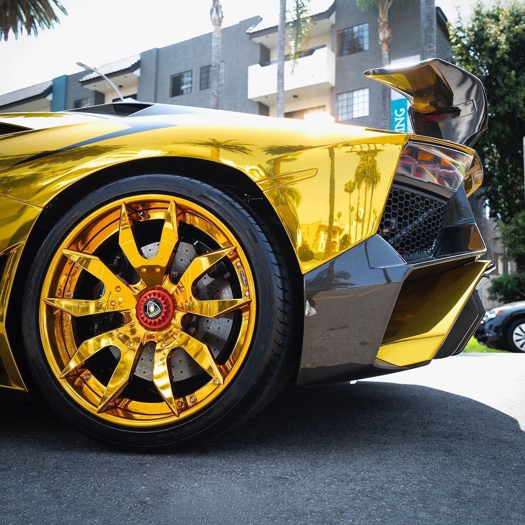 “Lóa mắt” với Lamborghini Aventador vàng chóe của ca sĩ Chris Brown ảnh 2