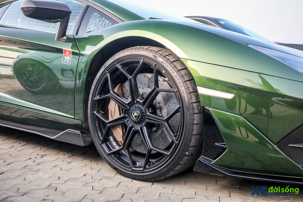 Chiêm ngưỡng Lamborghini Aventador SVJ xanh ngọc lục bảo của ông chủ chuỗi nhà thuốc danh tiếng ảnh 10