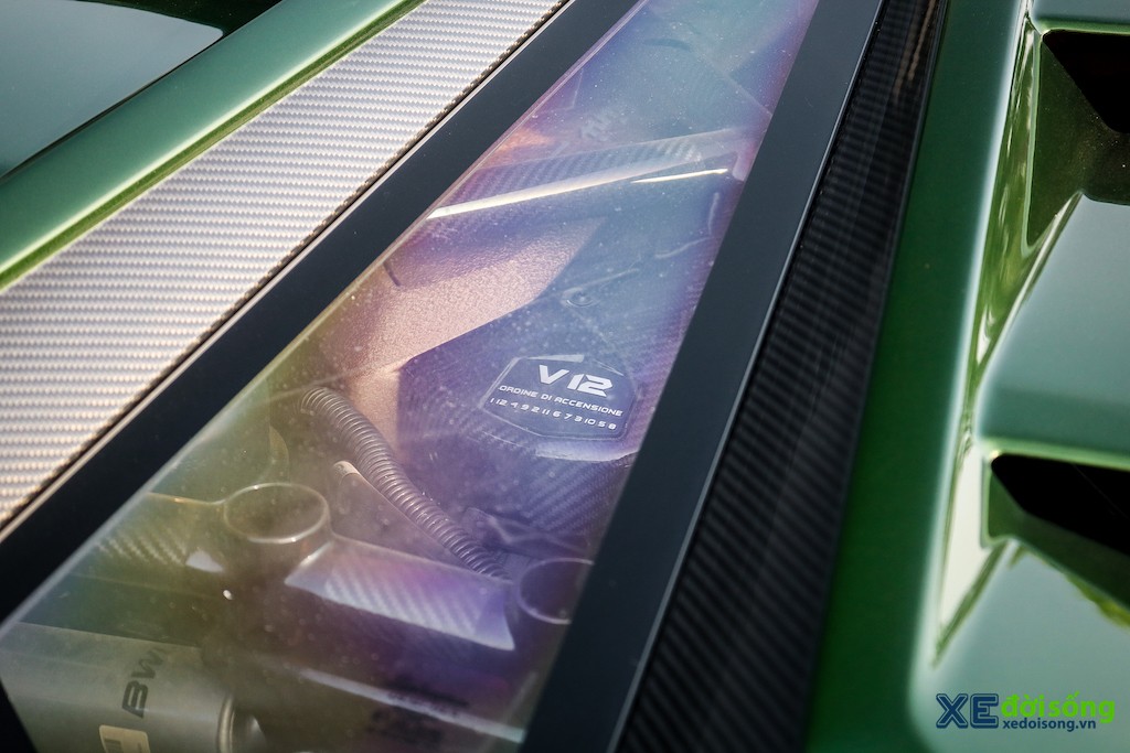 Chiêm ngưỡng Lamborghini Aventador SVJ xanh ngọc lục bảo của ông chủ chuỗi nhà thuốc danh tiếng ảnh 12