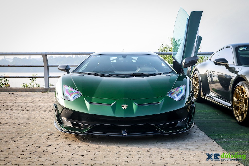 Chiêm ngưỡng Lamborghini Aventador SVJ xanh ngọc lục bảo của ông chủ chuỗi nhà thuốc danh tiếng ảnh 2