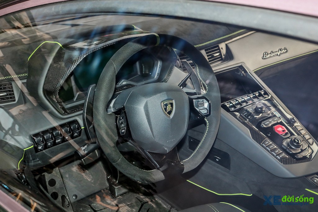 Chiêm ngưỡng Lamborghini Aventador SVJ xanh ngọc lục bảo của ông chủ chuỗi nhà thuốc danh tiếng ảnh 5