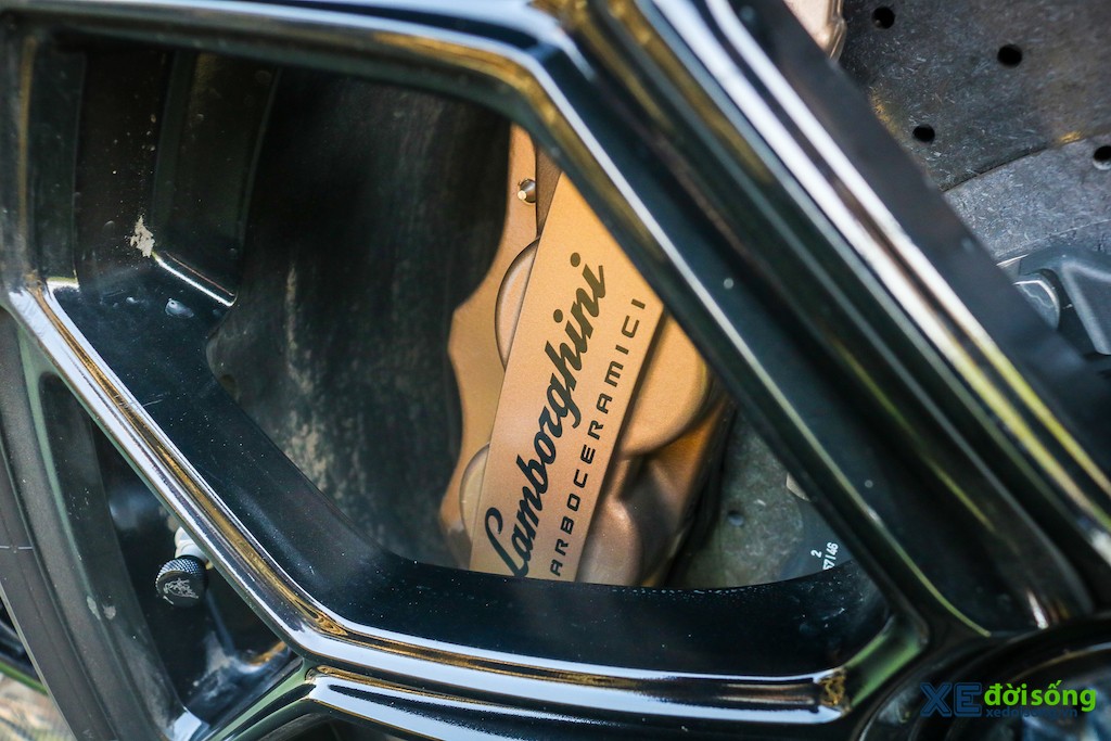 Chiêm ngưỡng Lamborghini Aventador SVJ xanh ngọc lục bảo của ông chủ chuỗi nhà thuốc danh tiếng ảnh 6
