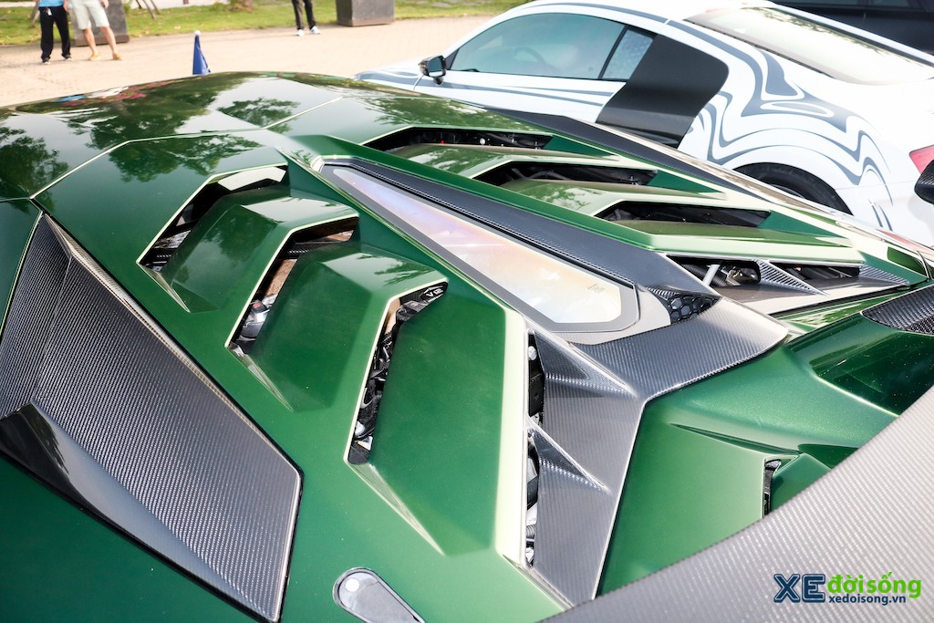 Chiêm ngưỡng Lamborghini Aventador SVJ xanh ngọc lục bảo của ông chủ chuỗi nhà thuốc danh tiếng ảnh 9