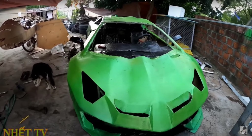 Nhóm bạn trẻ Việt Nam tiếp tục chế tạo Lamborghini Aventador SVJ làm từ bìa carton, động cơ xe máy 150cc ảnh 2