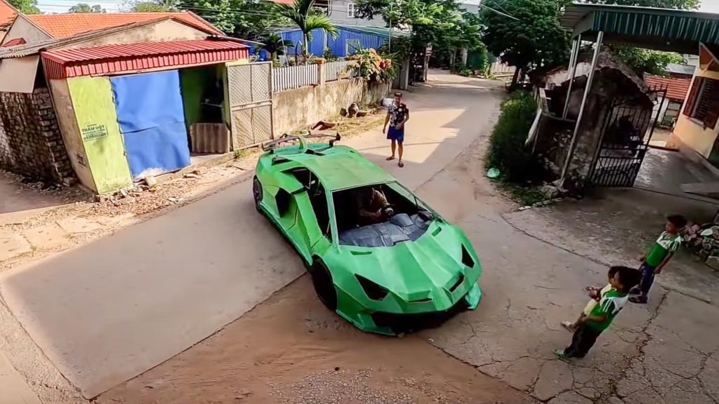 Nhóm bạn trẻ Việt Nam tiếp tục chế tạo Lamborghini Aventador SVJ làm từ bìa carton, động cơ xe máy 150cc ảnh 1