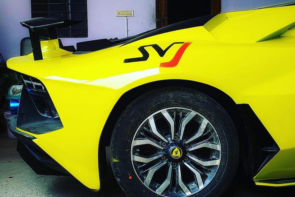 Nhìn tưởng Lamborghini Aventador SVJ, dụi mắt ngắm kỹ lại mới ngỡ ngàng vì chiếc xe này là 