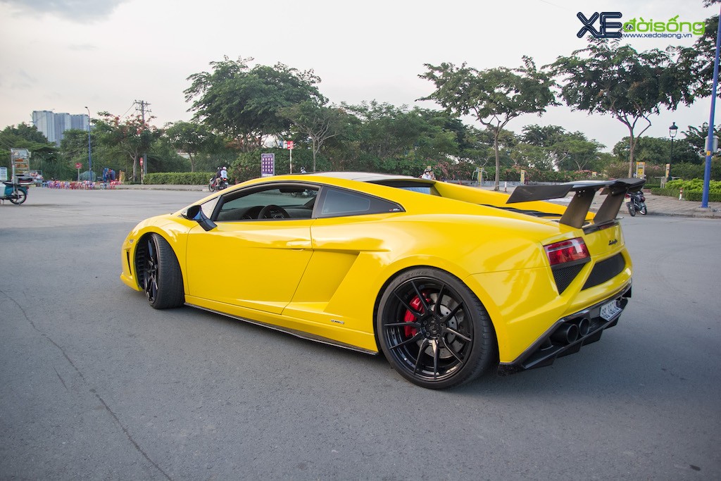 Soi chi tiết siêu phẩm Lamborghini Gallardo LP560-4 độ bodykit Squadra Corse tại Việt Nam. ảnh 7