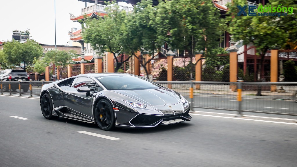 “Bò tót” Lamborghini Huracan bóng bẩy trên phố cùng lớp áo phong cách Tron Legacy độc đáo ảnh 6