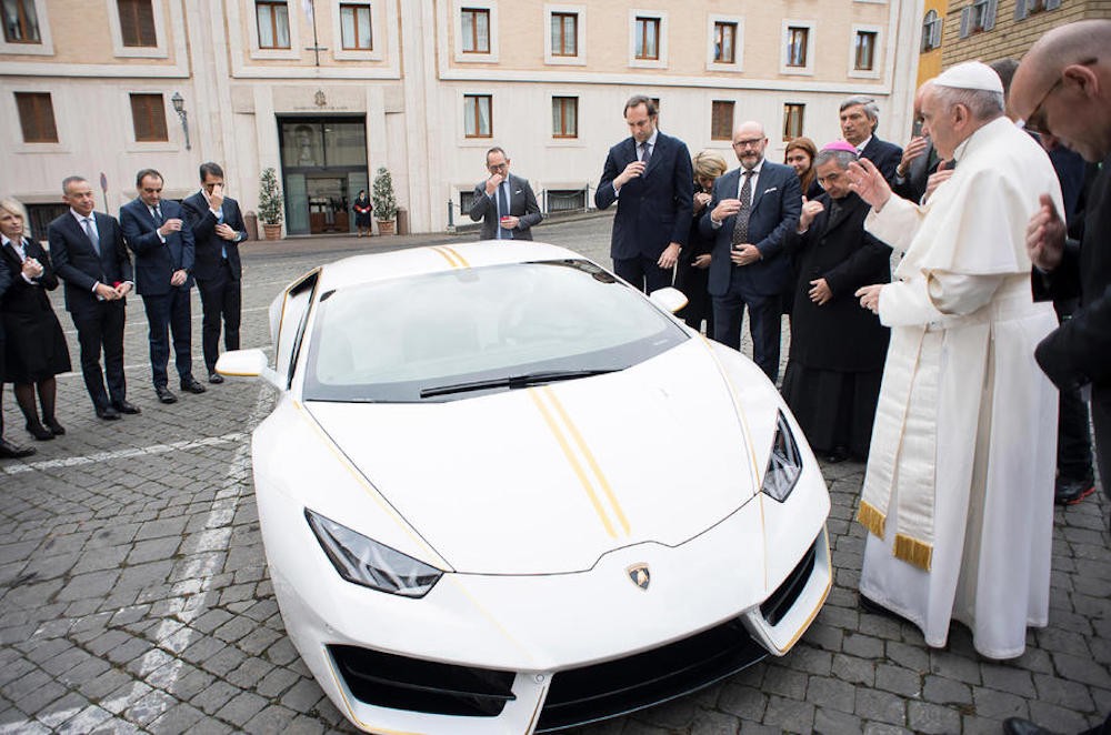 Giáo Hoàng Francis được tặng siêu xe Lamborghini Huracan “hàng thửa“ ảnh 1