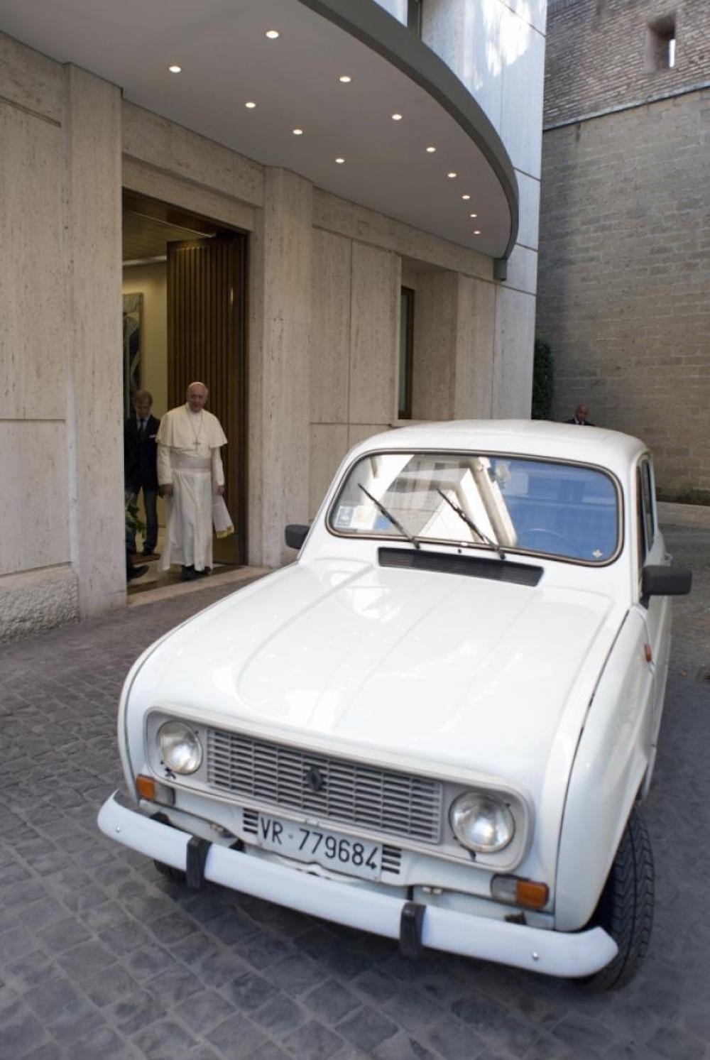 Giáo Hoàng Francis được tặng siêu xe Lamborghini Huracan “hàng thửa“ ảnh 6