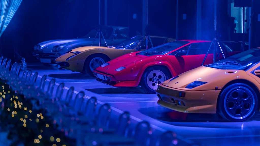 Lamborghini đã dành bất ngờ gì cho khách VIP tại dạ tiệc Giáng sinh 2019 của mình? ảnh 2