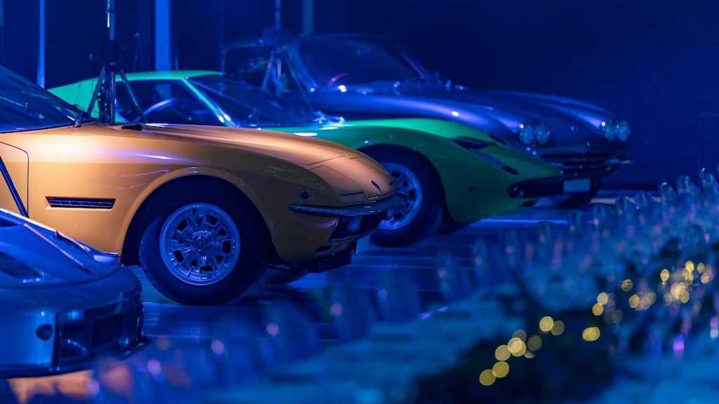Lamborghini đã dành bất ngờ gì cho khách VIP tại dạ tiệc Giáng sinh 2019 của mình? ảnh 3