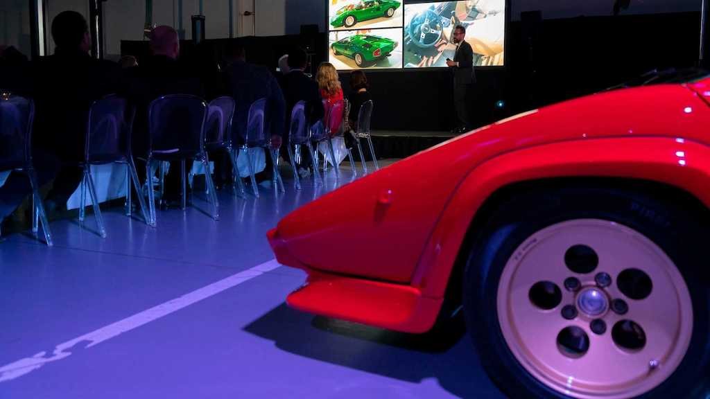Lamborghini đã dành bất ngờ gì cho khách VIP tại dạ tiệc Giáng sinh 2019 của mình? ảnh 5