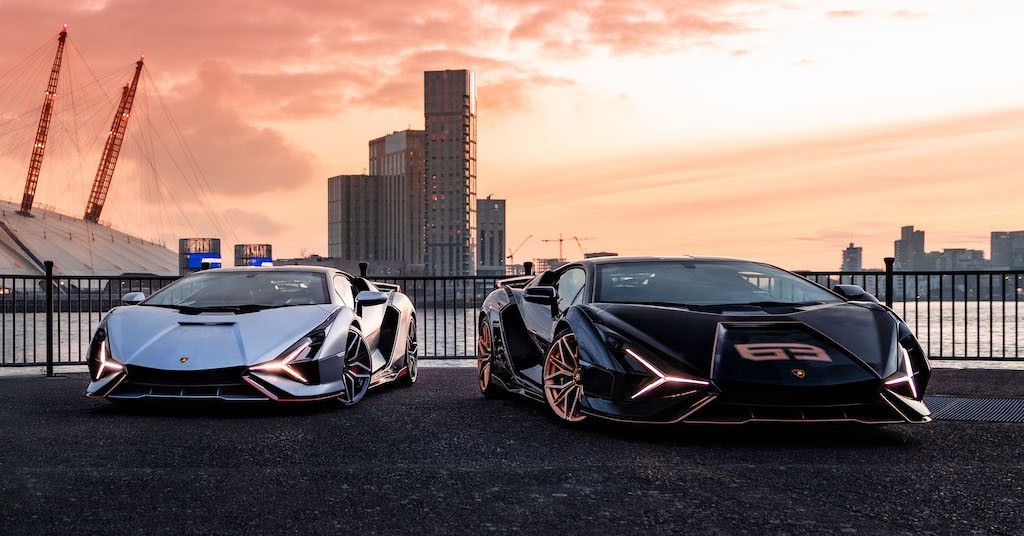 Diện kiến cặp đôi Lamborghini Sian FKP 37 đầu tiên trên Thế giới “khoe thân” giữa thành phố sương mù ảnh 2