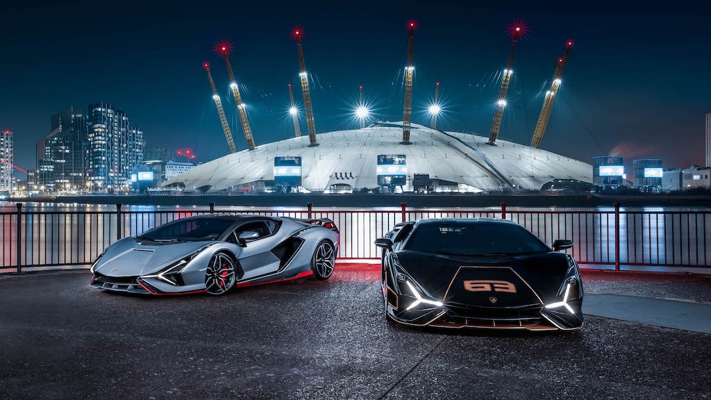 Diện kiến cặp đôi Lamborghini Sian FKP 37 đầu tiên trên Thế giới “khoe thân” giữa thành phố sương mù ảnh 3
