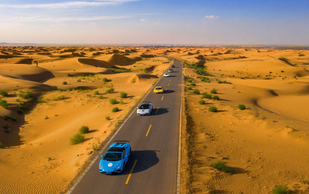 Lamborghini dành nguyên tuần làm việc dẫn đại gia Trung Quốc đi “phượt”, đem dàn xe trăm tỷ vào cả sa mạc ảnh 10