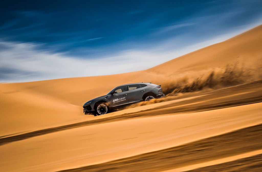 Lamborghini dành nguyên tuần làm việc dẫn đại gia Trung Quốc đi “phượt”, đem dàn xe trăm tỷ vào cả sa mạc ảnh 13
