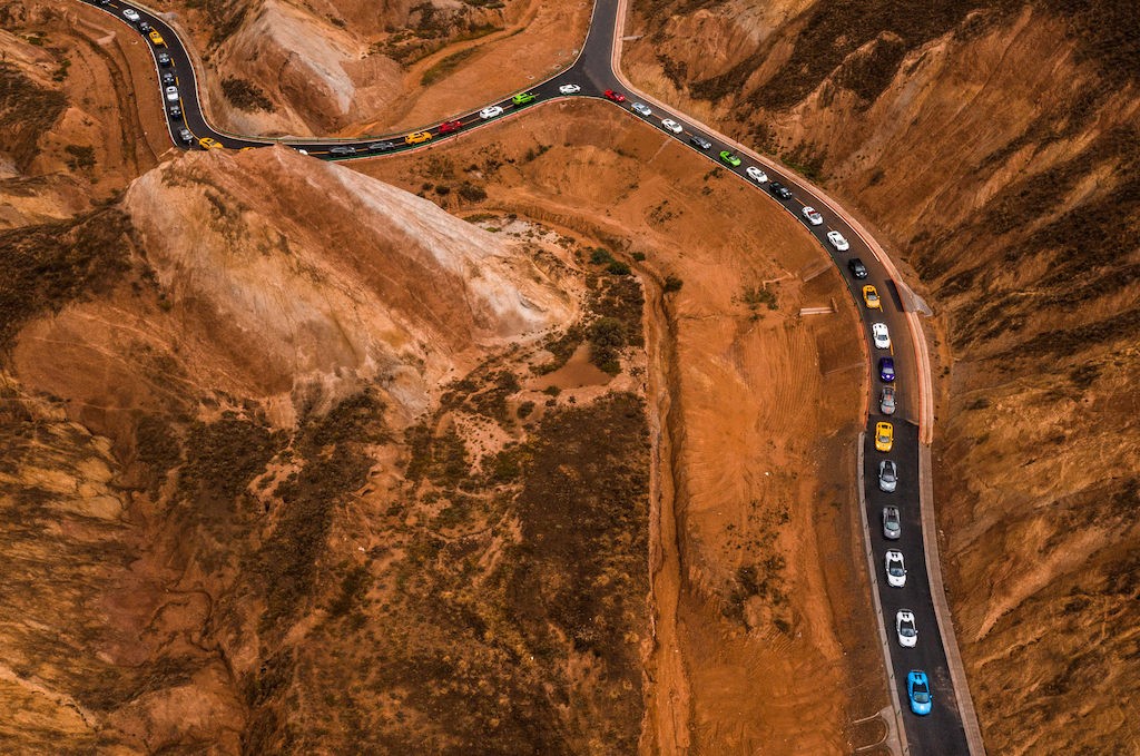 Lamborghini dành nguyên tuần làm việc dẫn đại gia Trung Quốc đi “phượt”, đem dàn xe trăm tỷ vào cả sa mạc ảnh 18