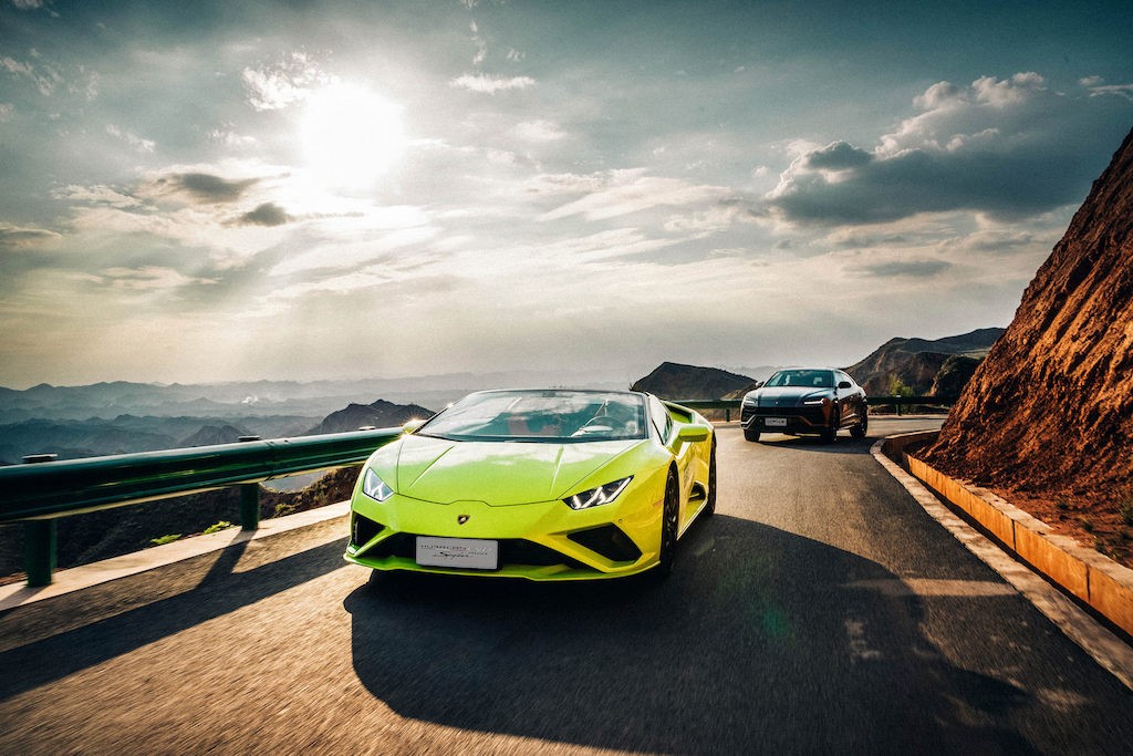Lamborghini dành nguyên tuần làm việc dẫn đại gia Trung Quốc đi “phượt”, đem dàn xe trăm tỷ vào cả sa mạc ảnh 6