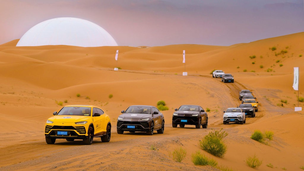 Lamborghini dành nguyên tuần làm việc dẫn đại gia Trung Quốc đi “phượt”, đem dàn xe trăm tỷ vào cả sa mạc ảnh 8