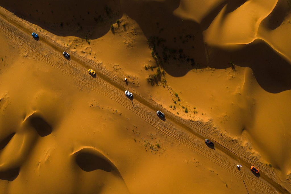 Lamborghini dành nguyên tuần làm việc dẫn đại gia Trung Quốc đi “phượt”, đem dàn xe trăm tỷ vào cả sa mạc ảnh 9