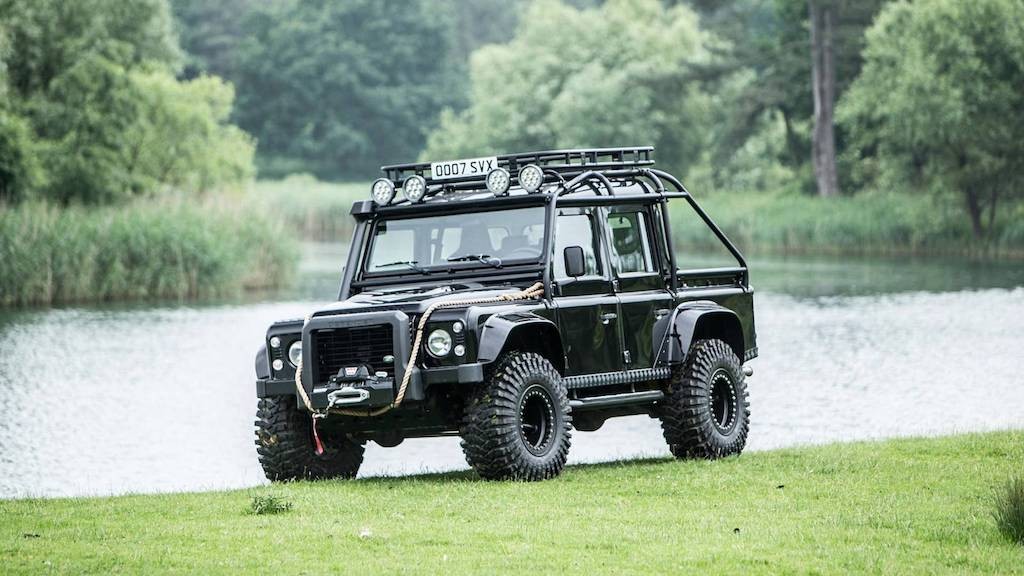 “Chiến binh” Land Rover Defender trong phim 007 giá từ 6,67 tỷ ảnh 1