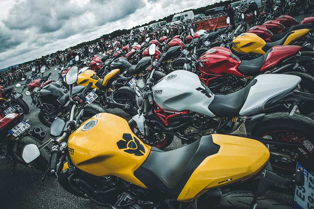 517 chiếc Ducati Monster diễu hành lập kỷ lục Thế giới ảnh 10