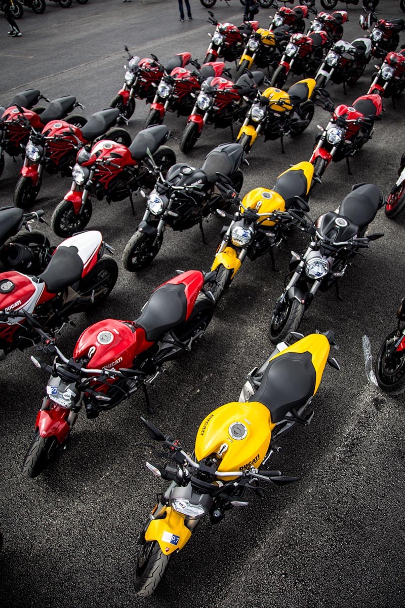 517 chiếc Ducati Monster diễu hành lập kỷ lục Thế giới ảnh 16