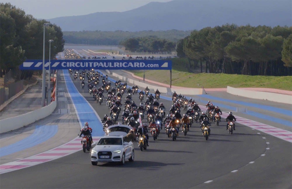 517 chiếc Ducati Monster diễu hành lập kỷ lục Thế giới ảnh 1