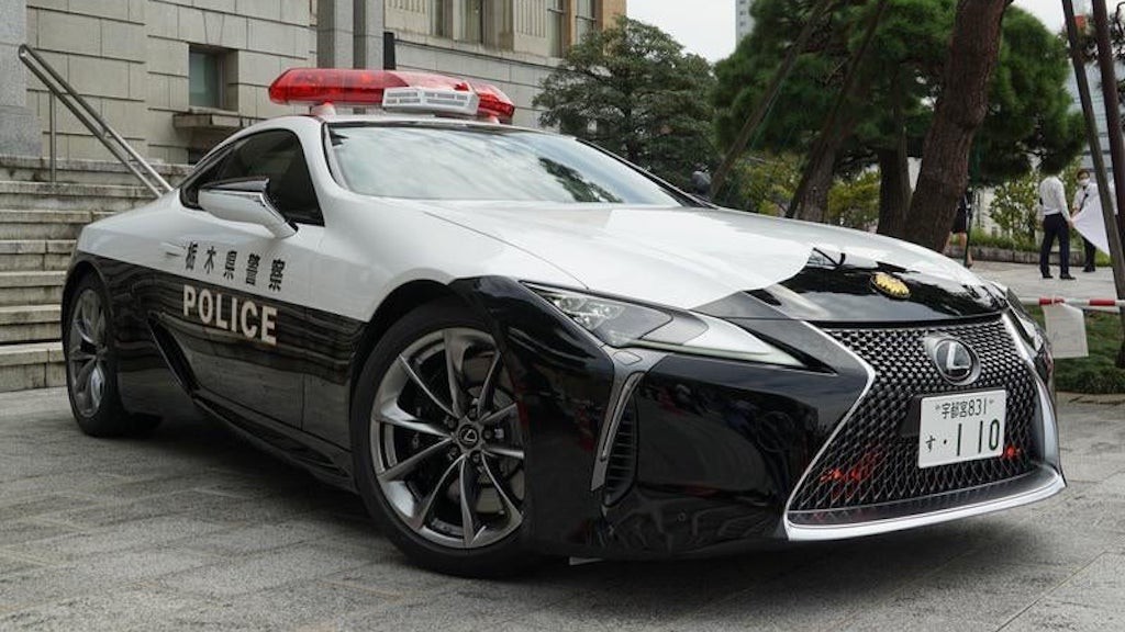Cảnh sát Nhật nói “không” với siêu xe ngoại quốc, chơi hàng nội địa là coupe cao cấp nhất nhà Lexus ảnh 1